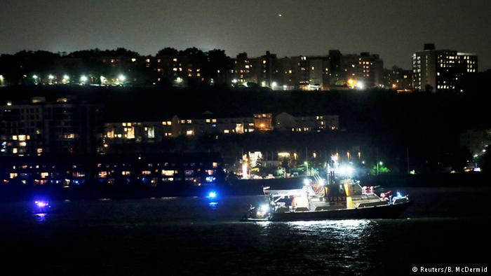 Small aircraft crashes in Hudson River
